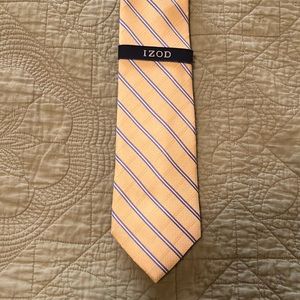 25% off ALL NWT IZOD MENS TIE - yellow stripe with accents! Sharp looking- $18